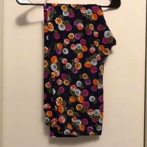 Lularoe TC Alice in Wonderland leggings